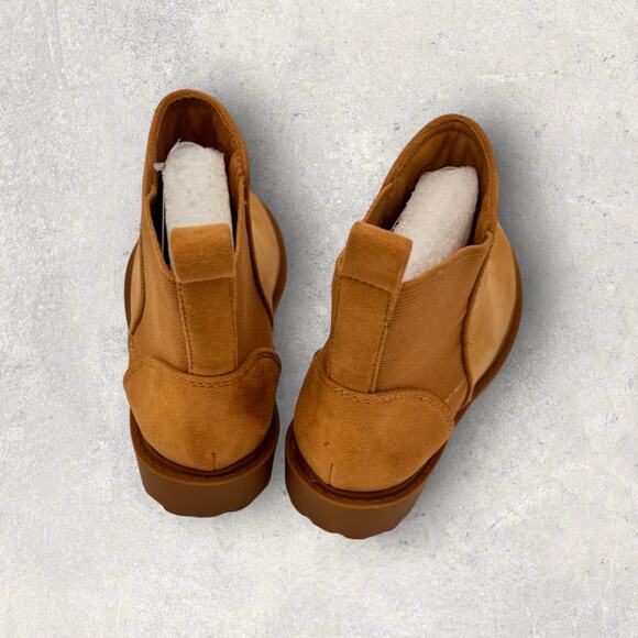 Girls lug sole  chunky heel Chelsea ankle boots. Round toe size 9 girls. B10 - Picture 5 of 8